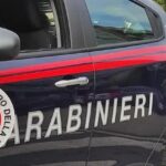 Una gazzella dei Carabinieri ferma davanti all’abitazione di Sante Marie dove un 62enne ha accoltellato il nipote 36enne al culmine di una lite. L’auto dell’Arma è intervenuta sul posto per i rilievi e il fermo dell’uomo