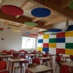 Aula con arredi moderni e pannelli colorati. Gli interventi di ampliamento del Musp puntano a garantire spazi più funzionali e sicuri per 125 alunni.
