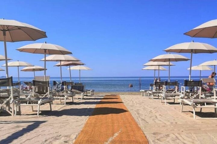 Le spiagge italiane sono sempre più vuote a causa delle tariffe altissime per i servizi