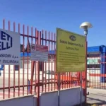 Il cancello d’ingresso dello stabilimento Marelli Suspension Systems di Sulmona, al centro della vertenza sindacale. I sindacati denunciano il mancato pagamento degli stipendi ai lavoratori delle pulizie