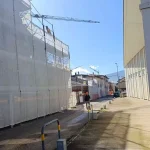 Un cantiere della ricostruzione privata all’Aquila, con impalcature e gru ancora attive. L’intervento rientra tra quelli interessati dal nuovo decreto congiunto Usra-Usrc