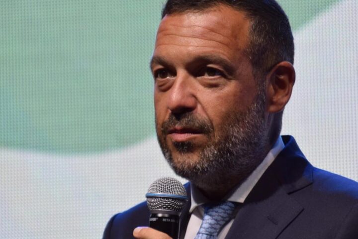 il presidente del consiglio regionale Lorenzo sospiri