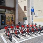 Bike sharing, parcheggio di Chieti in Corso Marrucino. La Regione ha ampliato il progetto i altri comuni