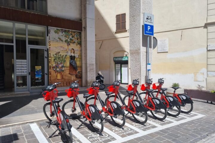 Bike sharing, parcheggio di Chieti in Corso Marrucino. La Regione ha ampliato il progetto i altri comuni