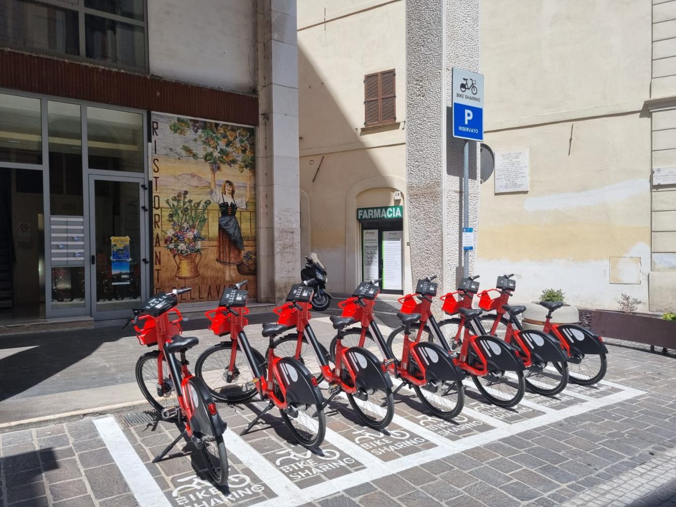 Bike sharing, parcheggio di Chieti in Corso Marrucino. La Regione ha ampliato il progetto i altri comuni