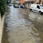 Dopo l’ennesimo nubifragio, Fratelli d’Italia, Lega e Forza Italia accusano l’amministrazione Nugnes di immobilismo e chiedono un piano urgente contro gli allagamenti