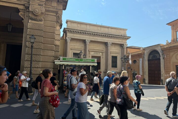 LA CITTà DI CHIETI PRESA D'ASSALTO DAI TURISTI PER FERRAGOSTO