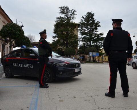 Ai domiciliari per droga e minacce alla convivente ma continua a delinquere: avviso orale per un 36enne di Cepagatti