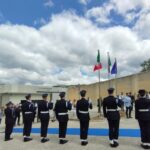 Nell’ampio cortile dell’Istituto per i minorenni dell'Aquila rinnovato, autorità civili e militari, insieme ai rappresentanti della giustizia e della politica, si sono ritrovati per il taglio del nastro, sotto uno striscione con il tricolore e gli stemmi istituzionali.