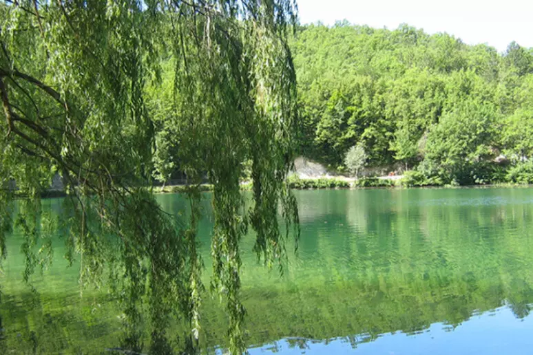 Veduta del lago Sinizzo, a San Demetrio ne’ Vestini, teatro della tragedia in cui ha perso la vita il 21enne Mohamed Abdelgaoui
