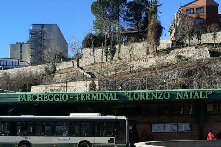 Il terminal bus “Lorenzo Natali” di Collemaggio all’Aquila, teatro della violenta aggressione avvenuta il 14 agosto