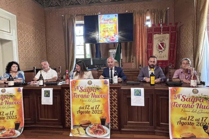 Presentata la 54ª edizione tra tradizione, eccellenze locali e novità: dal recupero della storica piazzetta alla mostra “La Terra delle Vigne e degli Ulivi”, con il lavoro di Pro Loco, Comune e Provincia