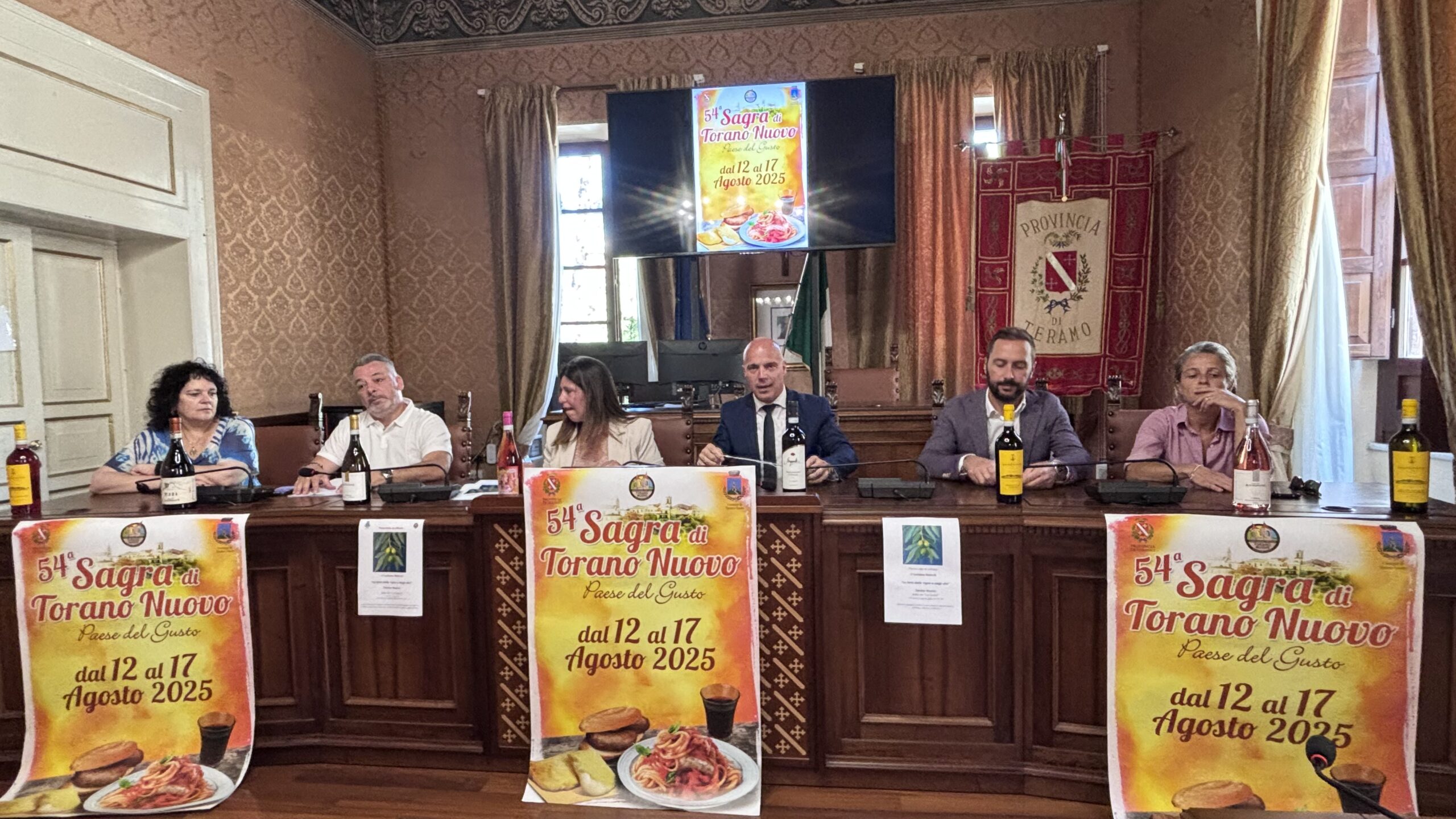Presentata la 54ª edizione tra tradizione, eccellenze locali e novità: dal recupero della storica piazzetta alla mostra “La Terra delle Vigne e degli Ulivi”, con il lavoro di Pro Loco, Comune e Provincia