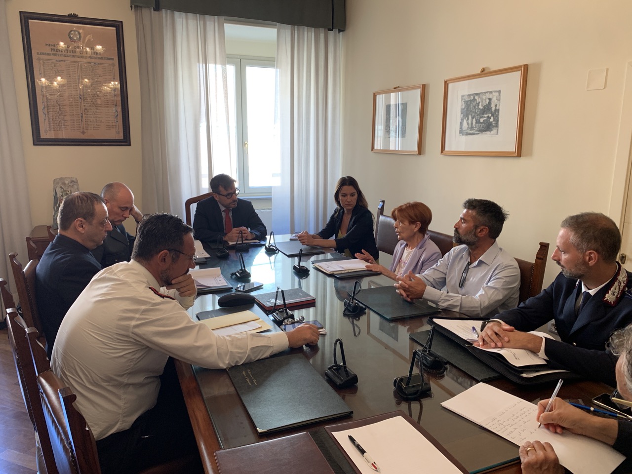Deciso rafforzamento delle misure di sicurezza nei due comuni costieri dopo gli ultimi episodi di cronaca: intensificati i controlli notturni, previsti servizi interforze, più attenzione ai minori