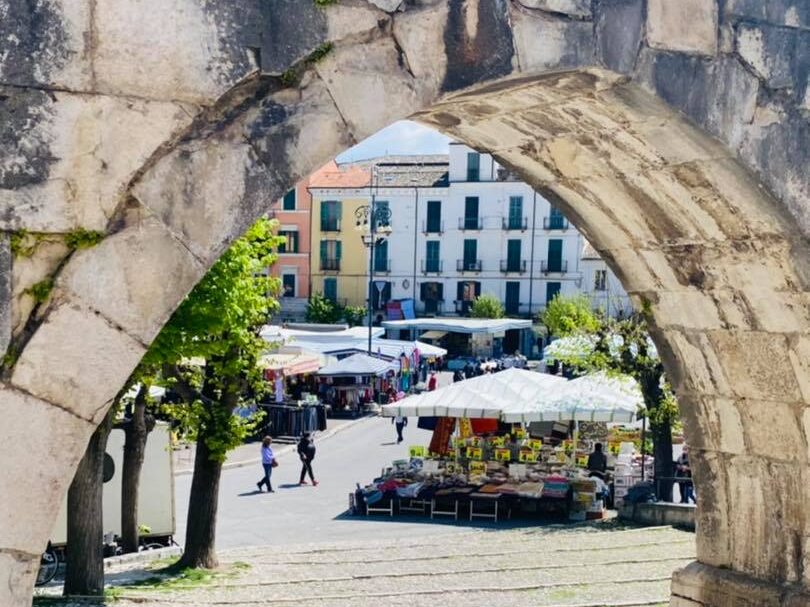 La Regione Abruzzo ha annunciato l’adesione al bando del MIMIT per il rilancio dei mercati rionali e delle fiere