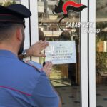 Il provvedimento di sospensione è stato disposto dal Questore su proposta dei Carabinieri. Decisivo l’episodio del 26 luglio, ma il locale era già attenzionato per furti e liti tra avventori