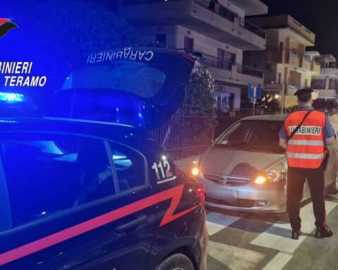 I carabinieri ricostruiscono una serie di episodi delle ultime settimane tra Alba Adriatica e Martinsicuro, riconducibili a due soggetti