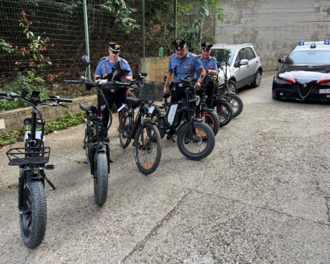 I carabinieri hanno provveduto alla confisca dei mezzi. Sono state elevate anche multe per un totale di oltre 31mila euro