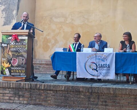 Durante la 56ª Sagra del Prosciutto il taglio del nastro delle rinnovate piazza Vittorio Emanuele e Largo Viola, Castelli: «Opere che uniscono comunità, identità e futuro»