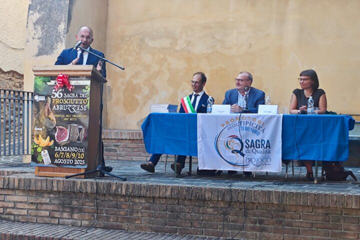 Durante la 56ª Sagra del Prosciutto il taglio del nastro delle rinnovate piazza Vittorio Emanuele e Largo Viola, Castelli: «Opere che uniscono comunità, identità e futuro»