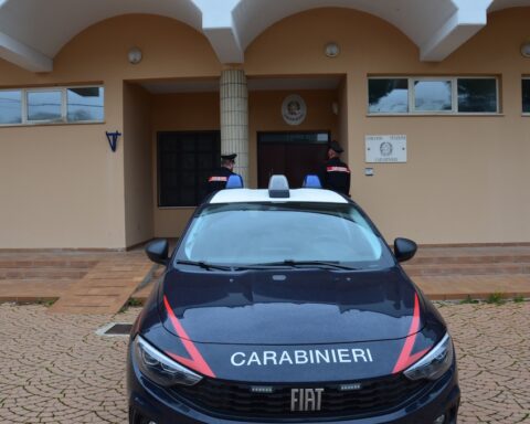 auto dei carabinieri a capagatti