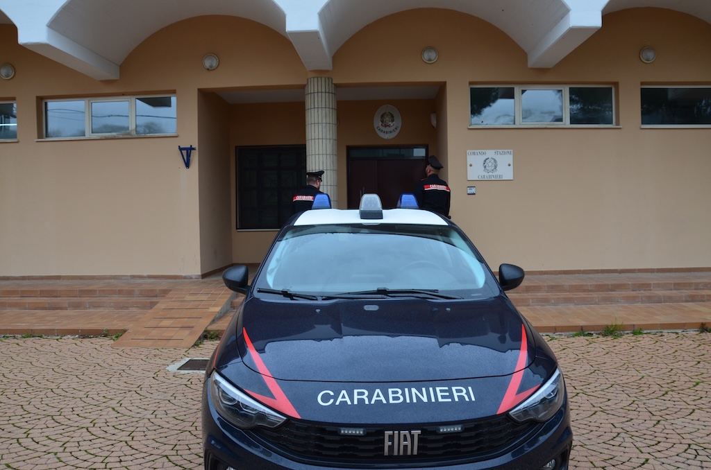 auto dei carabinieri a capagatti