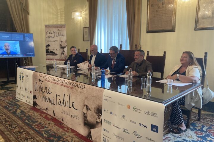 festival dannunziano persone attorno al tavolo