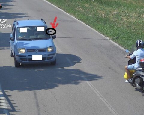 Identificati dalle forse dell’ordine i giovani che facevano tiro al bersaglio con una pistola soft air
