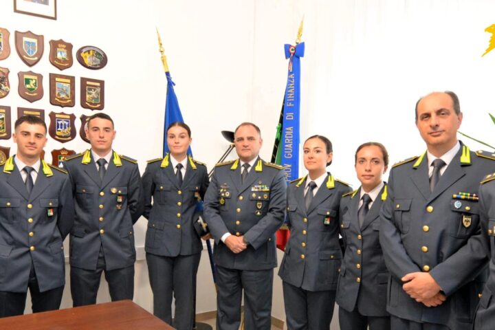 guardia di finanza, nuovi finanzieri a Pescara insieme al comandante Lopez, tutti in divisa