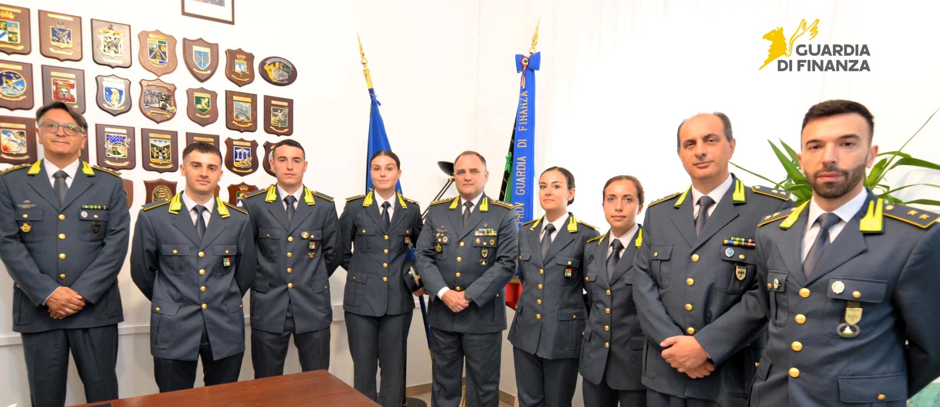 guardia di finanza, nuovi finanzieri a Pescara insieme al comandante Lopez, tutti in divisa