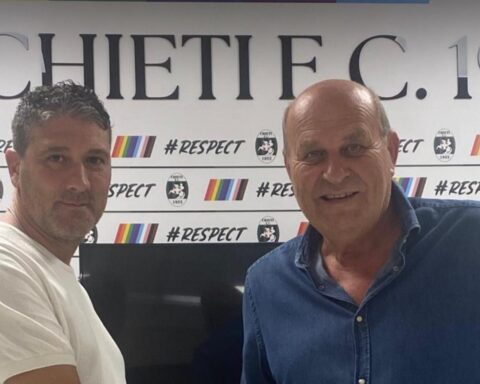 il nuovo dirigente del chieti alessandro mancinelli col presidente di labio
