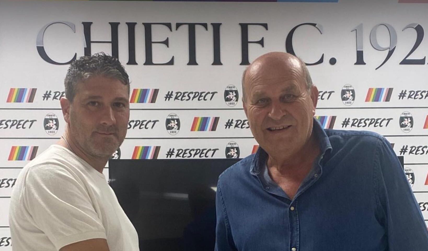 il nuovo dirigente del chieti alessandro mancinelli col presidente di labio