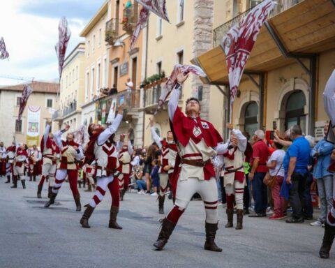 Perdonanza Celestiniana 2025: venerdì 22 ci sarà il passaggio di testimone tra i personaggi del Corteo dell Bolla
