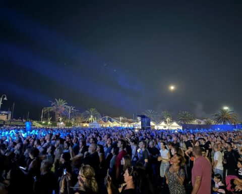 tanti spettatori al concerto dei planet funk al porto turistico di pescara