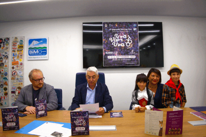 MOSCIANO SANT'ANGELO - Tre giorni di vino, tradizioni e folklore con giochi popolari, carri allegorici, il Palio delle Botti e il nuovo Corteo della Dote