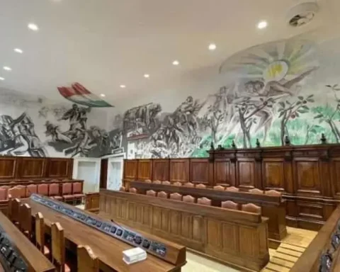 L’aula consiliare del Comune dell’Aquila rimasta vuota: la seduta è saltata per mancanza del numero legale, con soli 15 consiglieri presenti