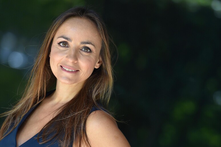 Camila Raznovich, conduttrice di “Kilimangiaro on the road”, protagonista della nuova stagione del programma di Rai3. Nelle prime due puntate guiderà i telespettatori alla scoperta dell’Abruzzo.