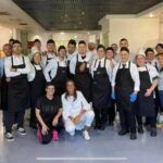 I ragazzi de La Casa di Michele insieme agli chef dell’Accademia Niko Romito, protagonisti della cena solidale in programma il 6 ottobre all’Aquila.