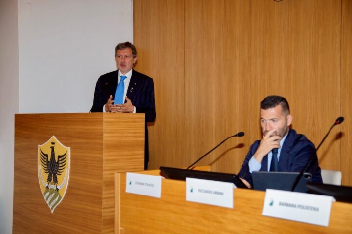 Il presidente della Regione Abruzzo, Marco Marsilio, interviene alla presentazione del XIII rapporto Crea Sanità a L’Aquila.