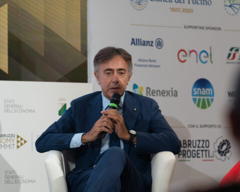 Giuseppe Lasco, Direttore Generale di Poste Italiane, nel suo intervento all’Abruzzo Economy Summit di Pescara