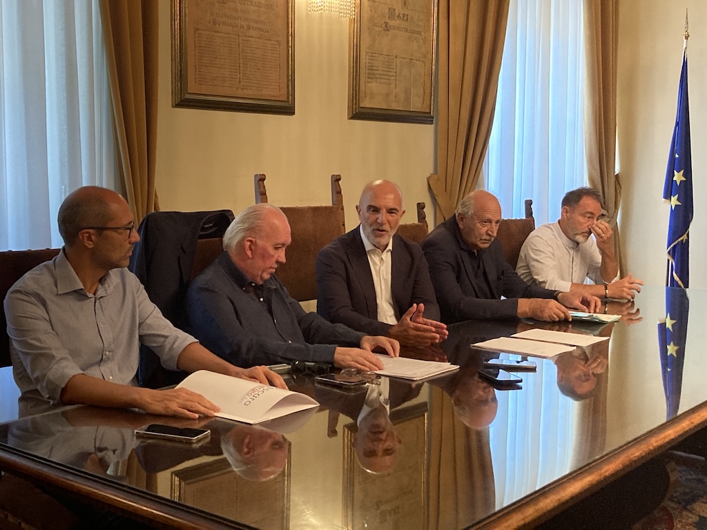 Pescara Energia denuncia: "Falsità sulla vendita delle reti gas". Esposto in Procura contro le accuse