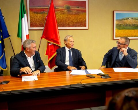 Firmato l’accordo da 22 milioni di euro per la fibra ottica in Abruzzo