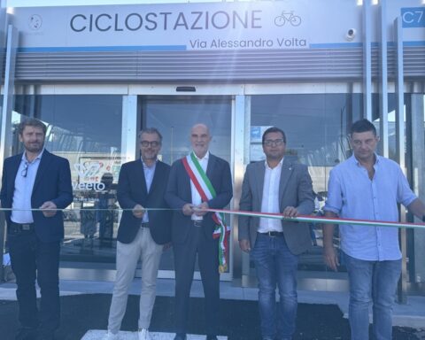 Pescara inaugura la nuova Ciclostazione in via Volta: un parcheggio pubblico da 40 posti per le biciclette
