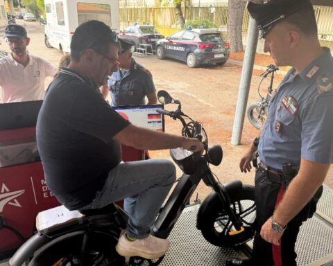 controlli dei carabinieri e bike
