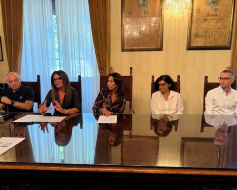 Pescara, presentata l’app “Numeretto”: prenotazioni da remoto per i servizi demografici e URP