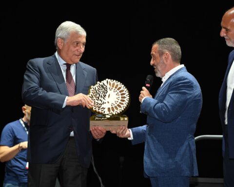 premio fare pace a tajani