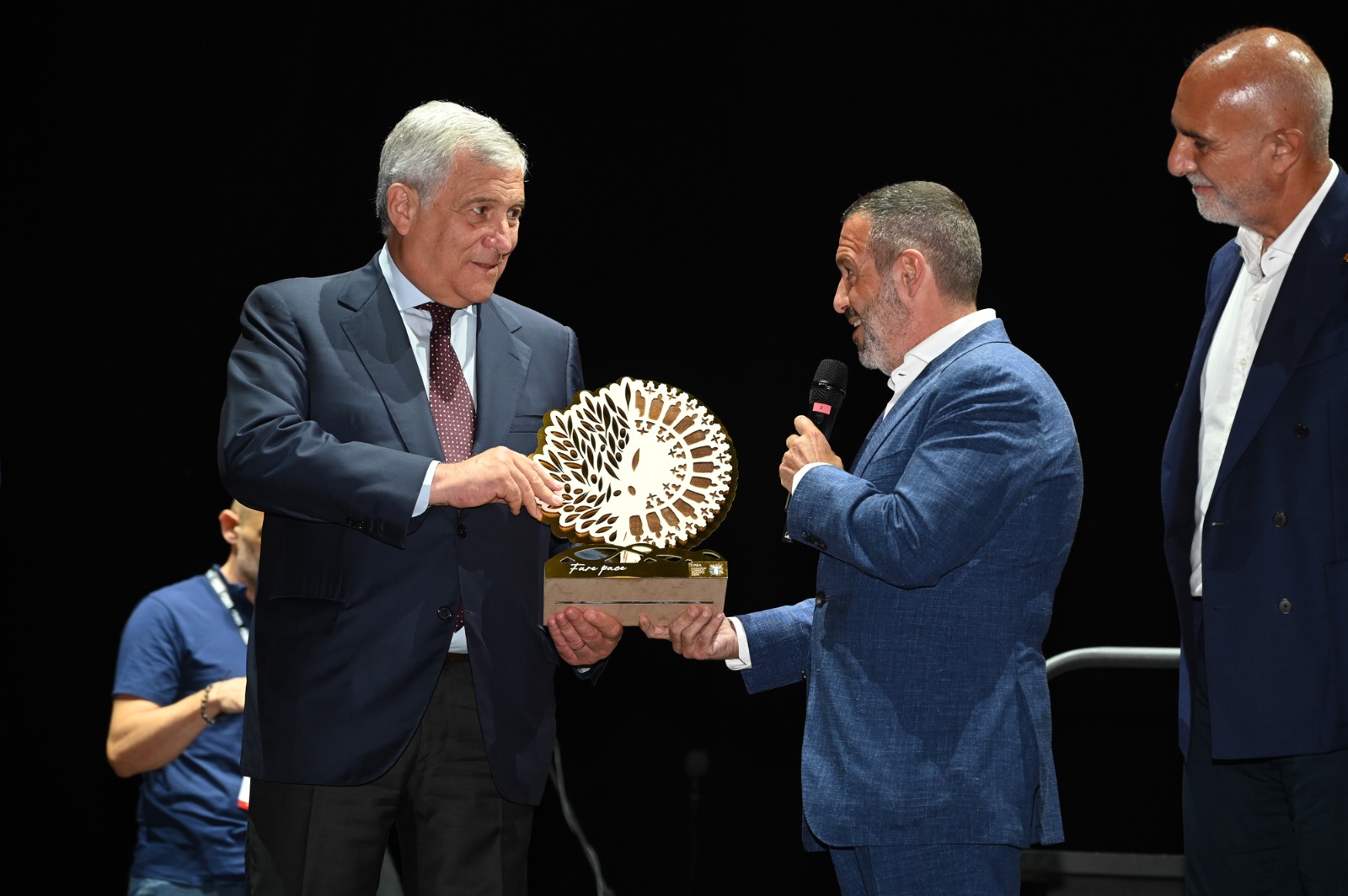 premio fare pace a tajani