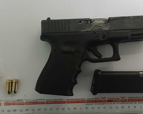 Spoltore, uomo armato di pistola irrompe in una sala slot e minaccia i presenti: arrestato dai Carabinieri