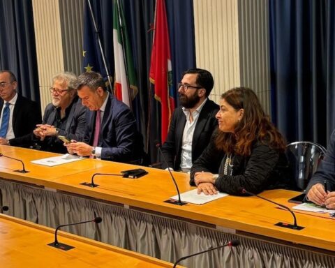 conferenza stampa su acque reflue nel pescarese
