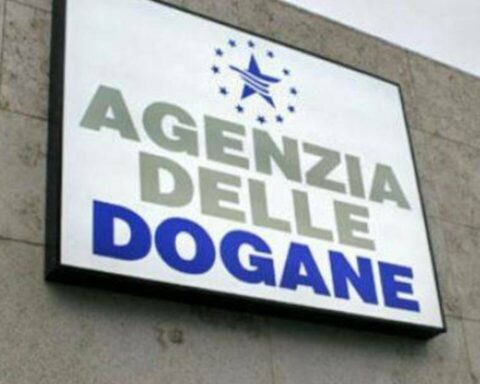L’Aquila, opposizione all’attacco sullo spostamento dell’agenzia delle dogane